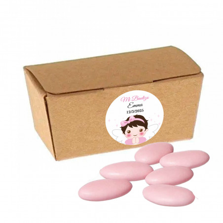 Pétoncles roses en chocolat dans une boîte en carton kraft avec un autocollant personnalisable pour le baptême d'une fille
