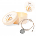 Bracelet colombe de la paix dans une boîte en bois avec autocollant de bébé pour baptêmes