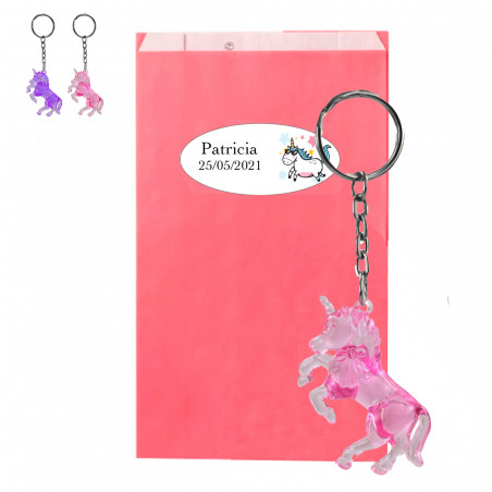 Porte-clé unicornes dans une enveloppe rose avec un autocollant personnalisable pour un détail enfantin