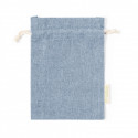 Ouvre-bouchon et tire-bouchon en bois et aimant dans un sac en tissu bleu et personnalisé avec autocollant communion garçon