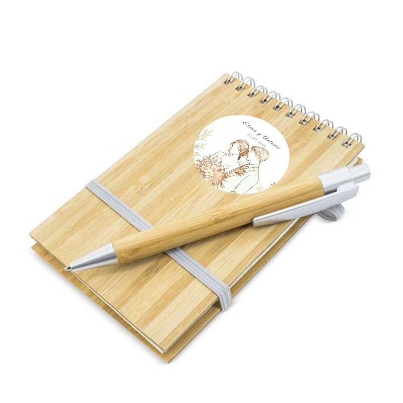 Carnet en bambou personnalisé pour mariage avec stylo