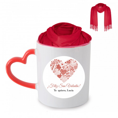 Châle bordeaux dans une tasse avec une poignée en forme de cœur et un autocollant romantique pour la Saint-Valentin