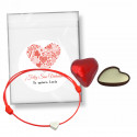 Bracelet en cordon avec cœur et bonbons dans un sac avec autocollant personnalisé à offrir