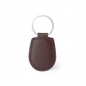 Porte-clés en simili cuir marron et carte de rappel personnalisable dans un élégant sac en tissu pour les souvenirs de première