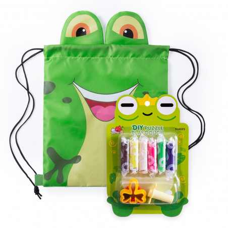 Conception de grenouille en pâte à modeler colorée avec sac à dos à ficelle pour plus de détails
