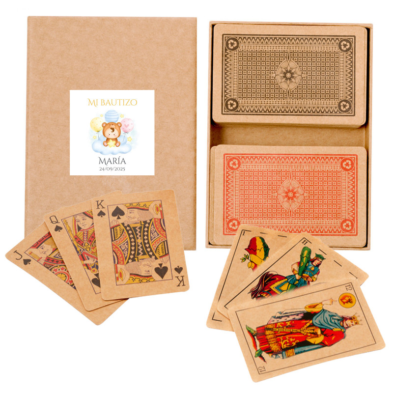 Jeux de cartes espagnoles et françaises dans une boîte avec un autocollant de baptême