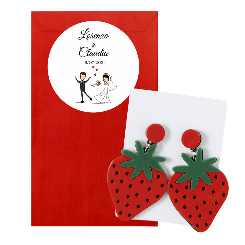 Boucles d'oreilles en forme de fraise dans une enveloppe rouge personnalisée avec un autocollant de mariage amusant