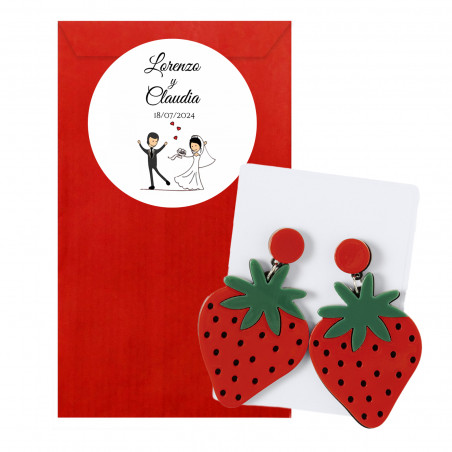 Boucles d'oreilles en forme de fraise dans une enveloppe rouge personnalisée avec un autocollant de mariage amusant