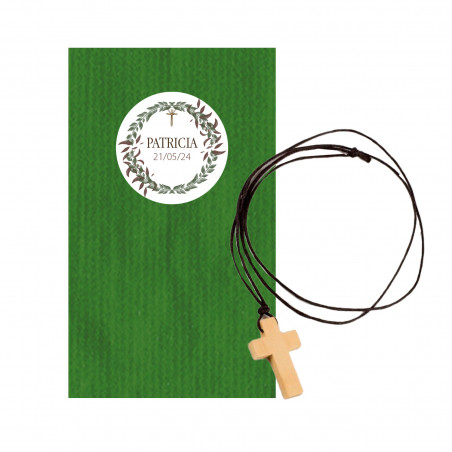 Pendentif en forme de croix en bois avec enveloppe personnalisée pour les invités
