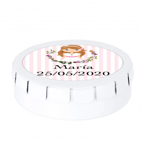 Bonbons sans sucre dans une boîte métallique blanche avec autocollant de communion fille pour les détails des invités