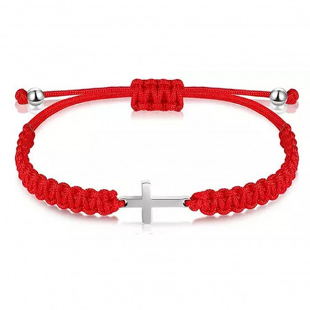 Bracelet réglable en fil rouge avec croix métallique, élégance et symbolisme dans un détail spécial