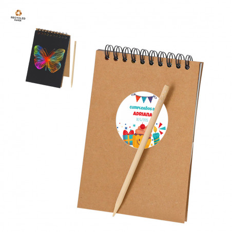 Carnet magique avec autocollant personnalisable pour des détails enfantins
