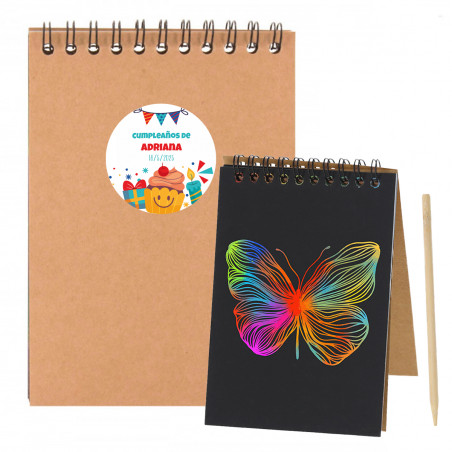 Carnet magique avec autocollant personnalisable pour des détails enfantins