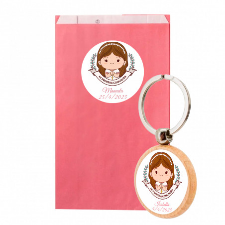Porte-clés en bois avec autocollant de communion pour fille dans un sac kraft rose personnalisé pour les détails de la première