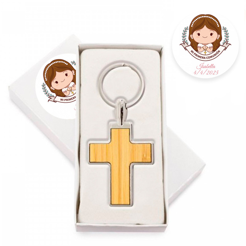 Porte-clés croix en bois métallique dans une élégante boîte avec autocollant première communion