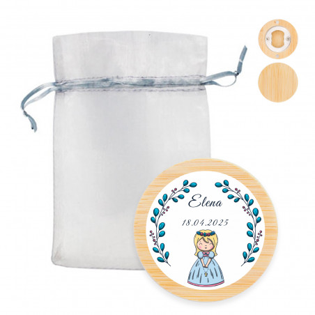 Ouvre-bouteille magnétique avec adhésif première communion fille dans un délicat sac en organza argenté à offrir