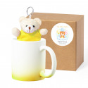 Tasse de maté jaune dégradé avec porte-clés en ours dans une boîte personnalisée pour baptême