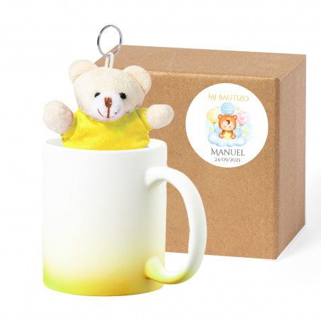 Tasse de maté jaune dégradé avec porte-clés en ours dans une boîte personnalisée pour baptême