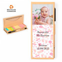 Marqueurs et notes colorées avec stylo et règle dans une trousse avec adhésif de baptême à offrir
