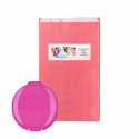 Baume à lèvres hydratant fuchsia dans une enveloppe en kraft rose avec autocollant princesses pour des détails infantiles