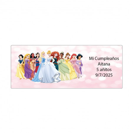 Baume à lèvres hydratant fuchsia dans une enveloppe en kraft rose avec autocollant princesses pour des détails infantiles
