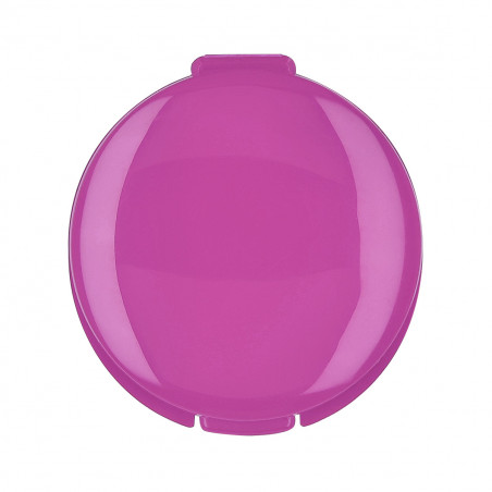 Baume à lèvres hydratant fuchsia dans une enveloppe en kraft rose avec autocollant princesses pour des détails infantiles