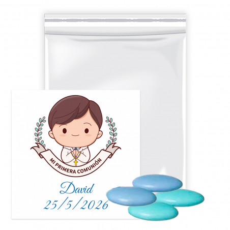 Dragées en chocolat avec carte souvenir première communion dans un sac à offrir
