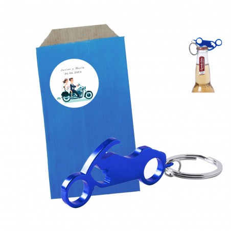 Porte-clés ouvre-bouteille en forme de moto bleue dans un sachet avec autocollant personnalisé de mariage