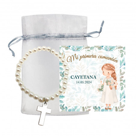 Bracelet perles avec croix et carte personnalisée dans un sachet en organza pour les cadeaux de première communion fille