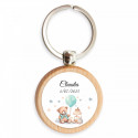 Porte-clés en bois avec autocollant personnalisable dans une boîte en forme d'ours pour des souvenirs de baptême