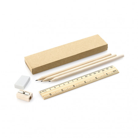 Crayons en bois avec gomme, taille-crayon et règle dans une boîte personnalisée avec autocollant de baptême