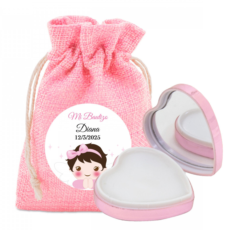 Baume à lèvres en forme de cœur dans un sac rose personnalisé avec baptême de fille