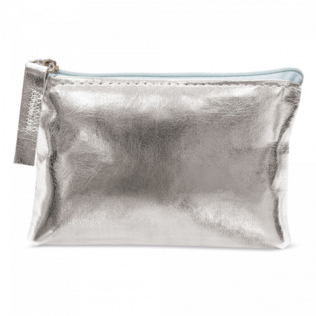 Porte-monnaie avec baume à lèvres en argent présenté dans une boîte pour des cadeaux