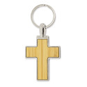 Porte-clés en forme de croix en métal avec bambou dans une boîte personnalisée avec un autocollant de baptême pour un détail.