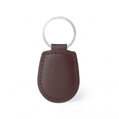 Porte-clés en simili cuir marron dans un étui en kraft avec autocollant personnalisé pour les mariages