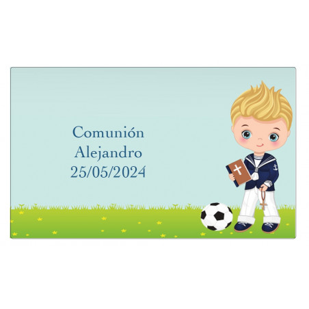 Baume à lèvres et bonbons au design de football dans un sac personnalisé pour la communion d'un garçon