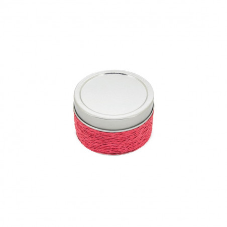 Bougie aromatique dans une boîte métallique avec corde en jute et autocollant personnalisable à offrir