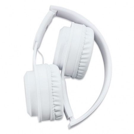 Casque bluetooth blanc pliable dans un sac en tissu avec étiquette et autocollant personnalisable à offrir