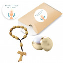Rosario avec croix tau et brillant à lèvres dans une boîte personnalisée pour un détail de Communion
