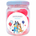 Pot de bonbons avec des fraises à la crème et autocollant personnalisable, détail parfait pour les événements