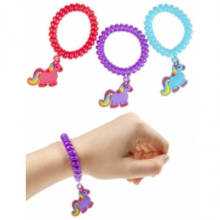 Bracelet licorne dans une enveloppe kraft rose avec un autocollant personnalisable à offrir