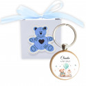 Porte-clés en bois avec autocollant personnalisable dans une boîte en forme d'ours pour des souvenirs de baptême