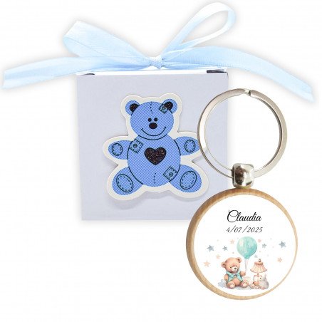 Porte-clés en bois avec autocollant personnalisable dans une boîte en forme d'ours pour des souvenirs de baptême
