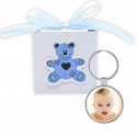 Porte-clés en métal avec photo personnalisable dans une boîte décorative bleue pour des souvenirs de baptême