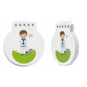 Carnet avec crayon de football présenté dans un sac vert personnalisé avec un autocollant de communion