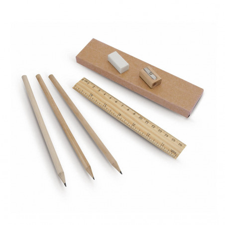 Crayons avec accessoires d'écriture dans une trousse en carton avec adhésif personnalisé pour la communion d'une fille