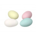 Dragées de couleurs pastel dans une boîte avec ours rose et autocollant personnalisé pour baptême fille
