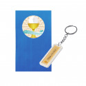 Porte clés en bambou et en tige de blé personnalisé avec autocollant de communion dans une enveloppe bleue