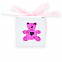 Bracelet perles avec croix dans une boîte ours rose avec étiquette personnalisée pour les détails de baptême fille