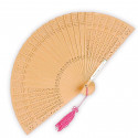 éventail en bois ajouré avec pompon rose souvenir personnalisé pour événements